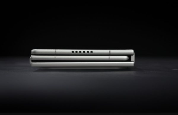 股票线上配资网 继华为之后，传音再出一款三折叠手机，但设计有所不同！